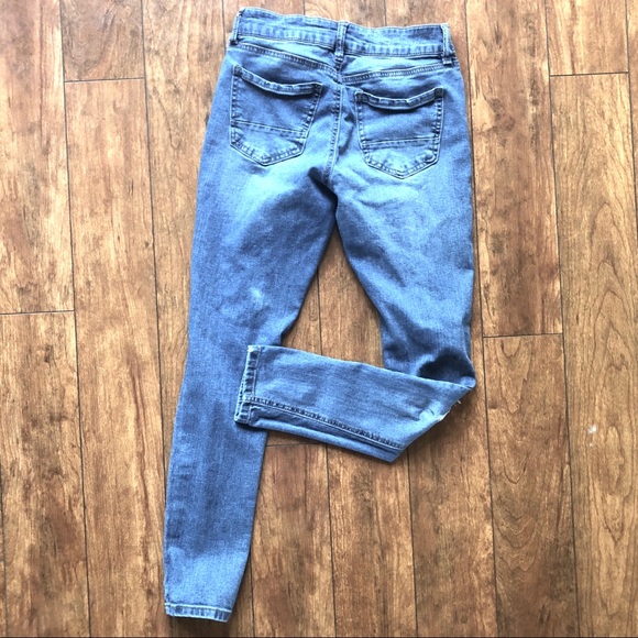 3/$25 Refuge Ripped & Distressed Medium Wash Jeans - Picture 4 of 5